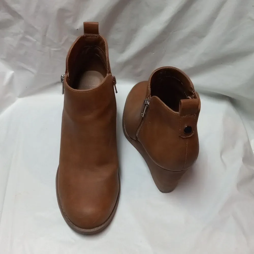 DV Dolce Vita Gladice Wedge Bootie Tan 8